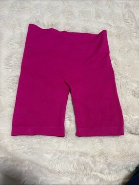 High-Rise Ribbed Women's Bike Shorts in Hot Pink
